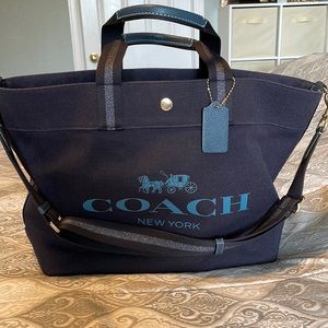 Authentic Coach big totes bag Used in Good condition color dark blue F73195
